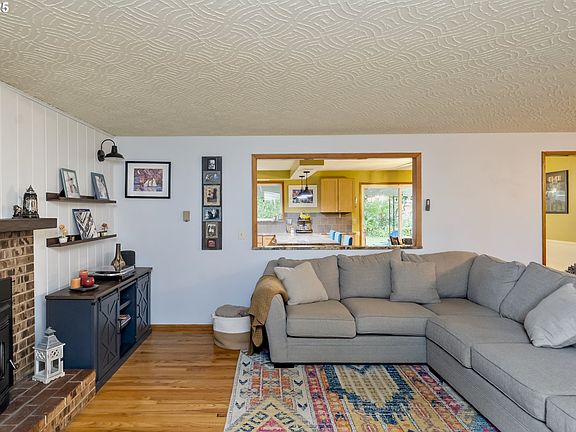 4th image of 5035 SE Glen Echo Ave