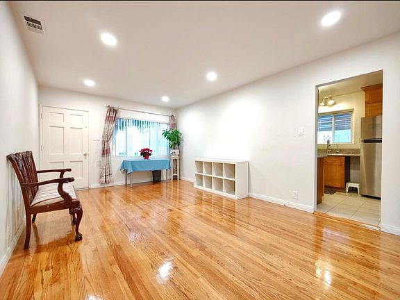 3rd image of 9521 Woodruff Ave #A