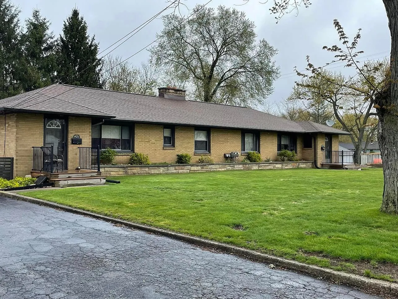 421 E Thomas St — Photo 1