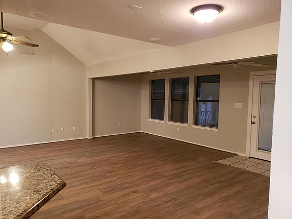 4th image of 1525 Clover Ln