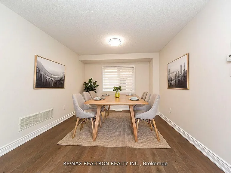 24 Skelton Cres — Photo 11
