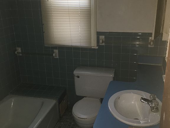 4th image of 15609 La Salle Blvd