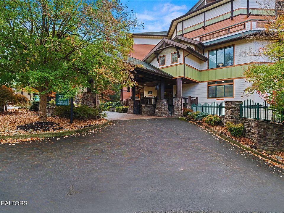 1st image of 215 Woliss Ln #301