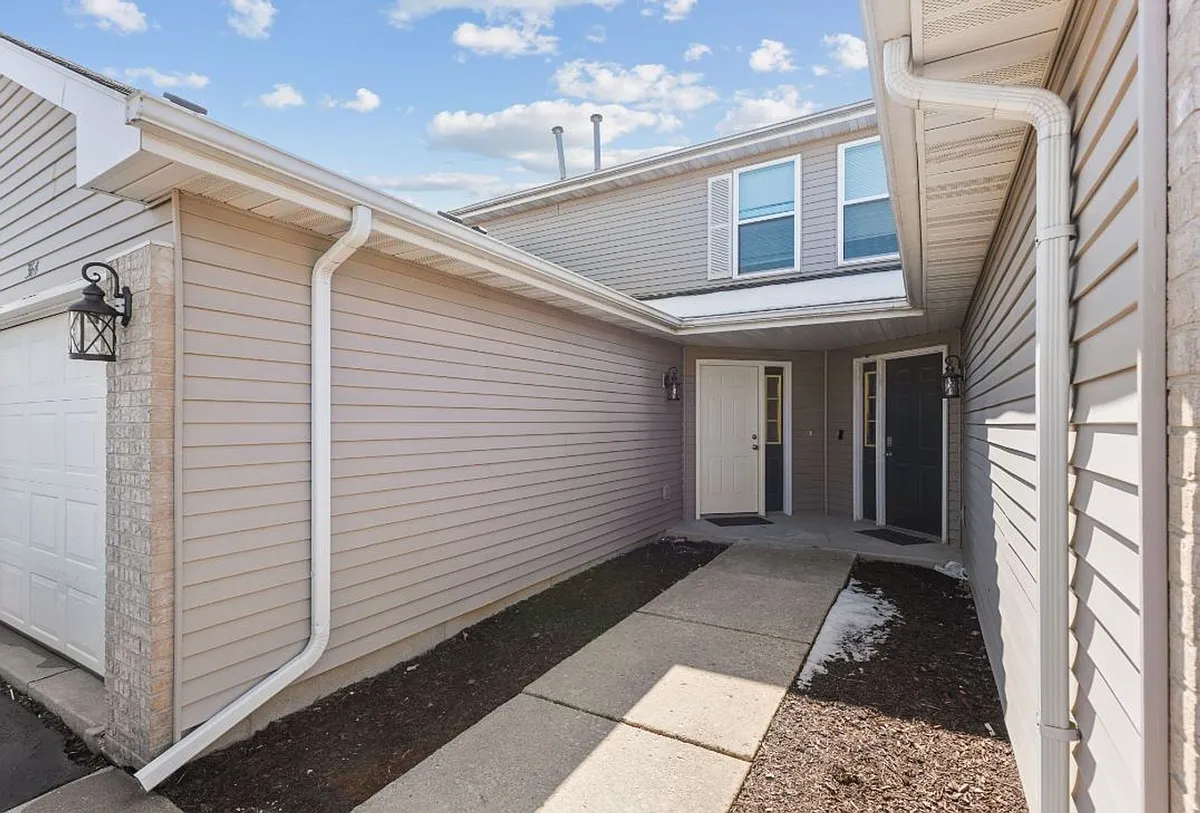 Building Photo - 366 Amphitheater Dr