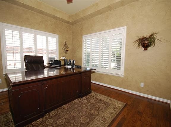 2nd image of 2112 Whitney Ln