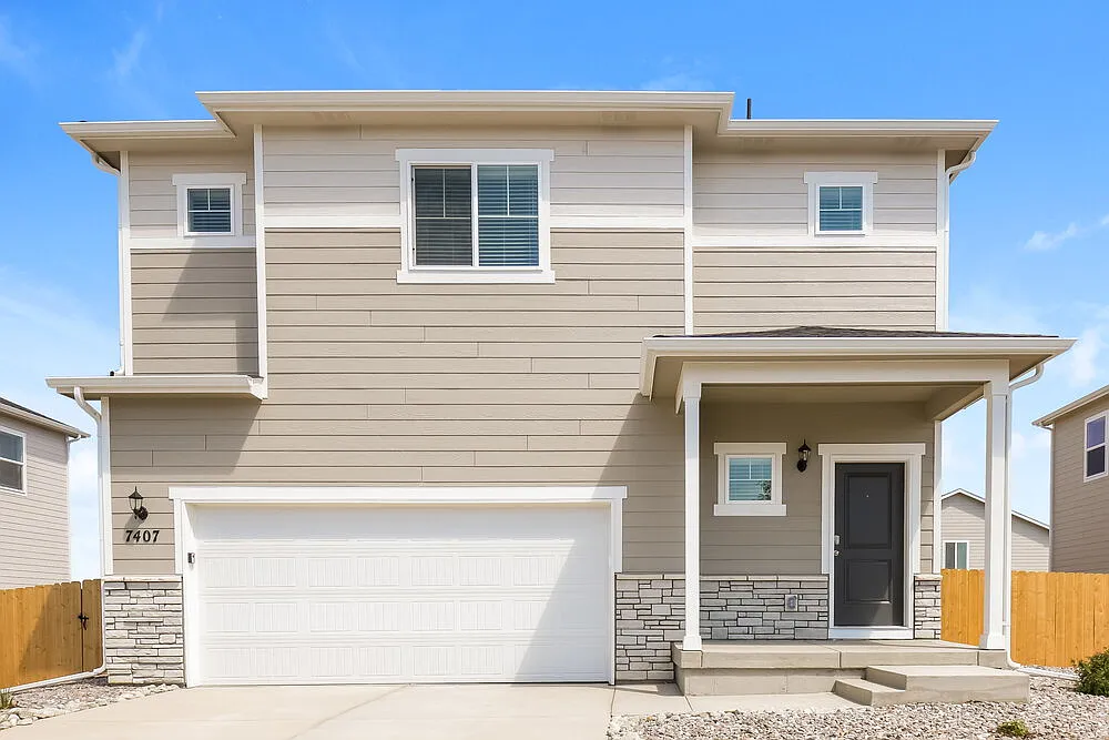4 bed, 2.5 bath, 1924 sqft, $2,685 — Photo 1