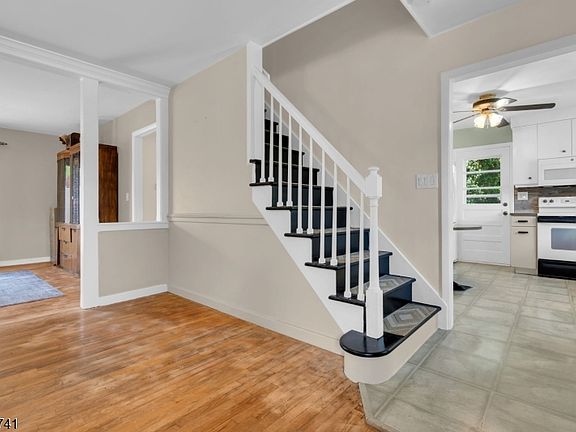 2nd image of 13 Allen St