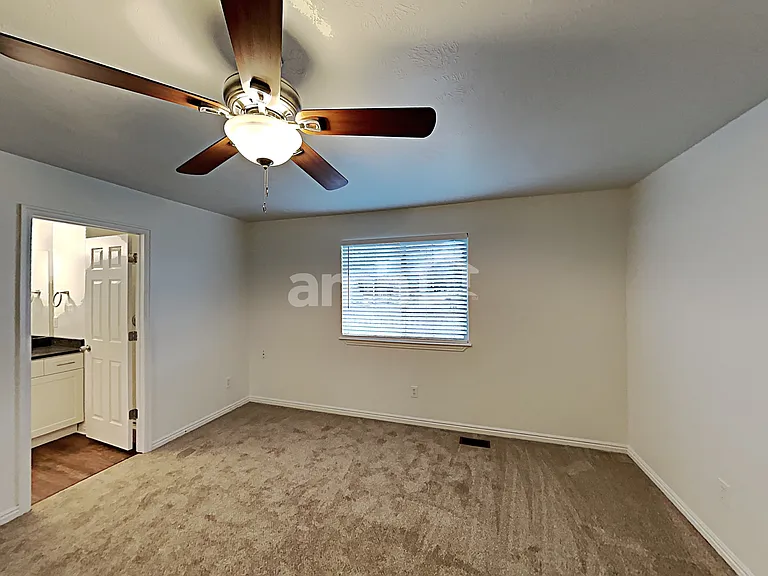 2558 S 75 E — Photo 11