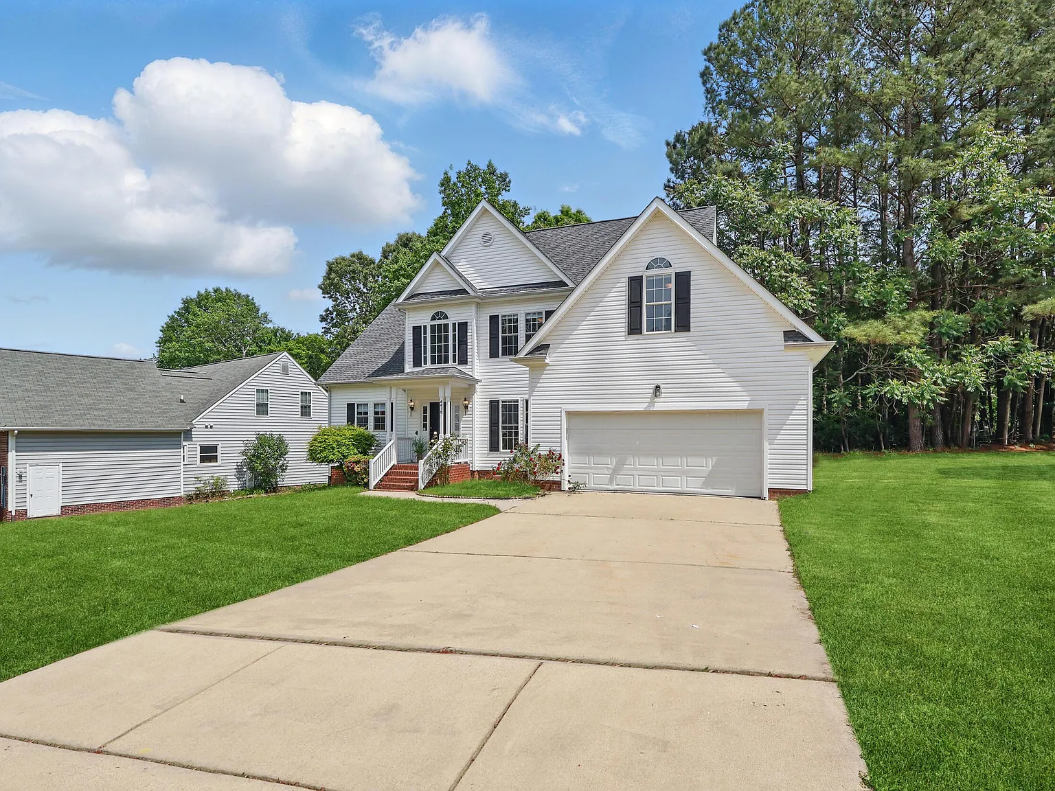 4 bed, 2.0 bath, $2,695 — Photo 2