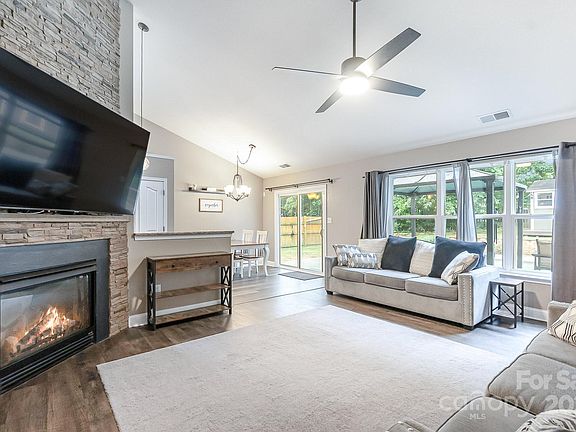 2nd image of 186 Jacobs Woods Cir