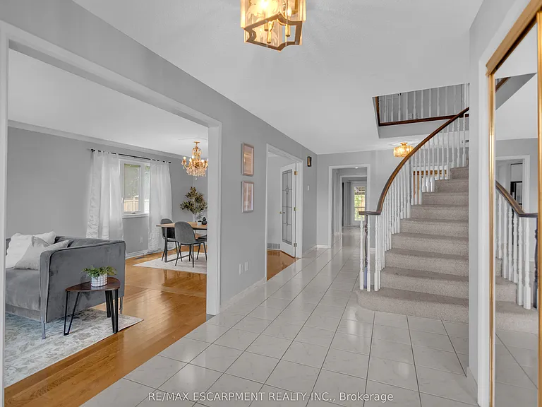 489 Acadia Dr — Photo 4