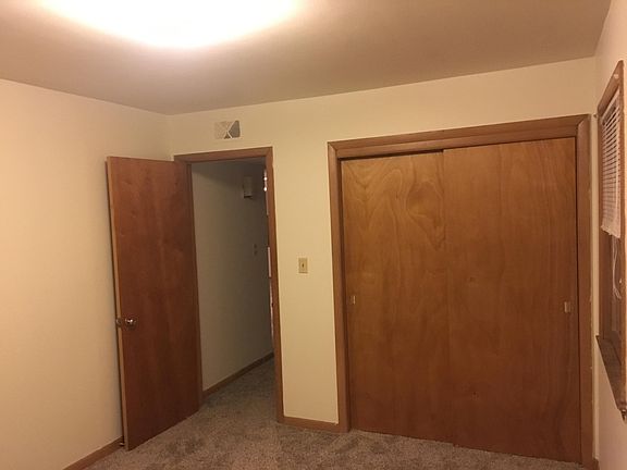 3rd image of 824 Mackinac Ave