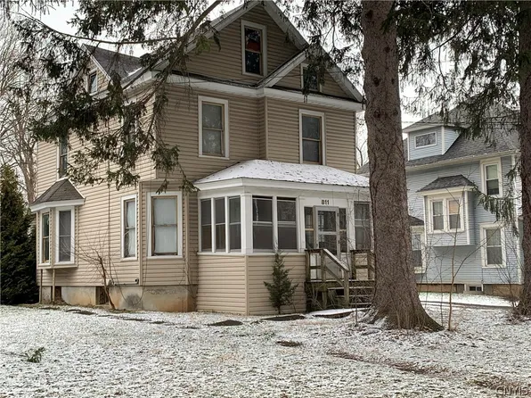 811 Oswego St, Liverpool, NY 13088