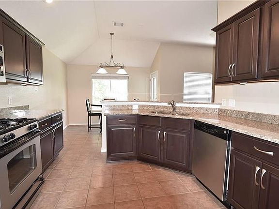 4th image of 13805 Greinert Dr