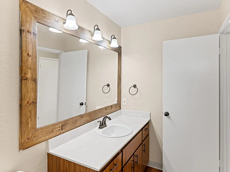 The Peppertree Apartments — Photo 5