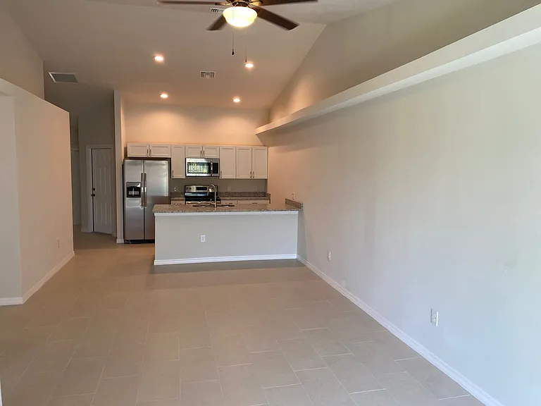 $250 move in special - 3 bedroom, 2 bath Duplex — Photo 6