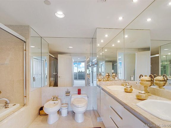 4th image of 2127 Brickell Ave APT 906