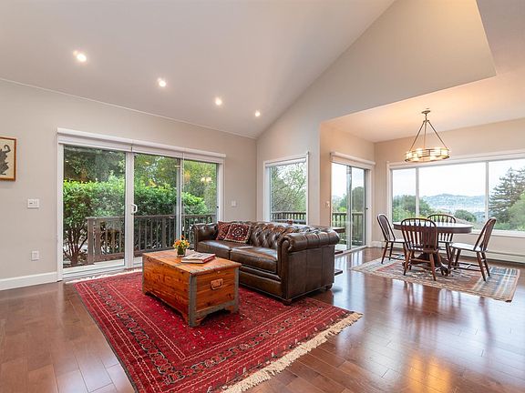 3rd image of 115 Sacramento Way