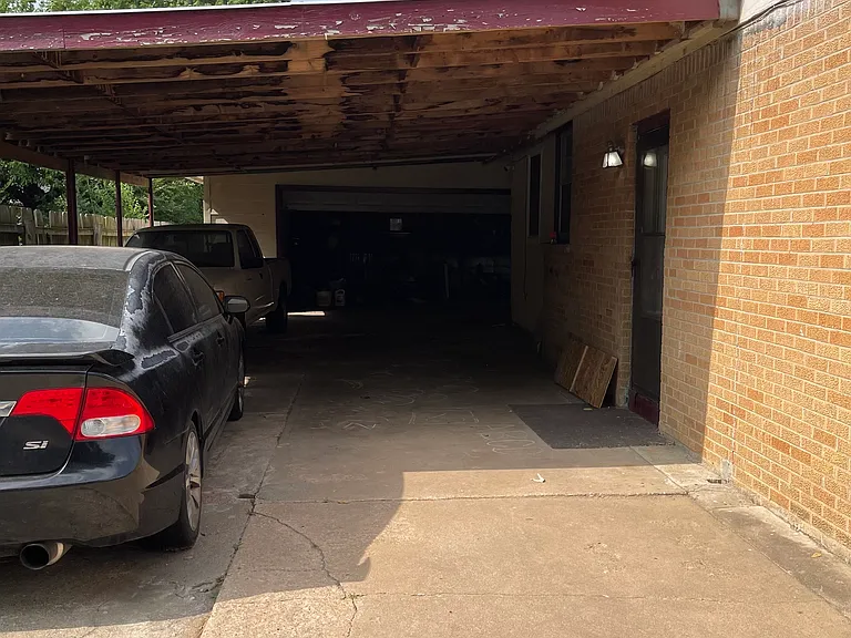 1126 E Berkeley Ave — Photo 2
