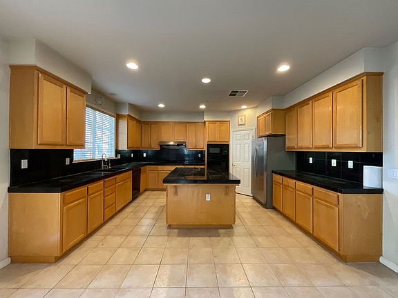 2nd image of 2429 Heritage Way