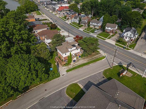 3rd image of 266 Grand Ave W