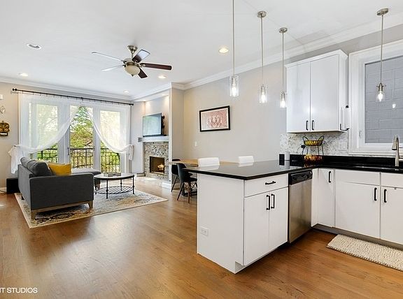 2nd image of 1413 N Artesian Ave #2