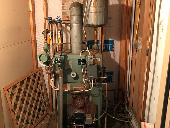 2nd image of 34 Beechcrest Ln
