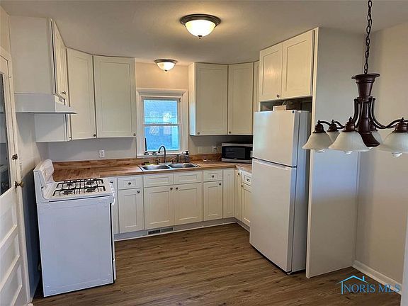 2nd image of 384 Glad St