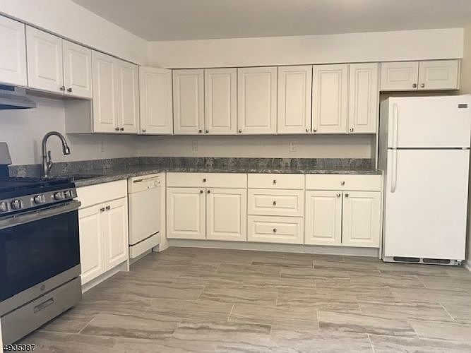 1st image of 60 1st St APT 1