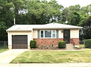 51 Oakwood Blvd, Bay Shore, NY 11706