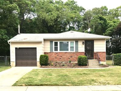 51 Oakwood Boulevard, Bay Shore, NY, 11706