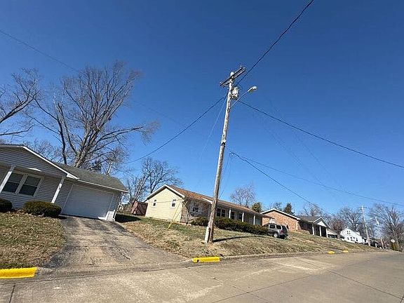 4th image of 114 Edwards St