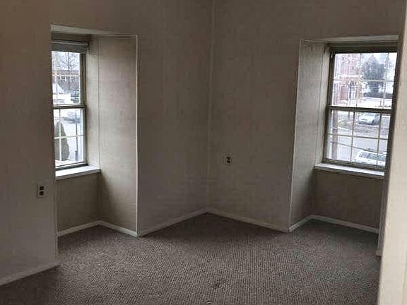5th image of 412 Depot St APT 3