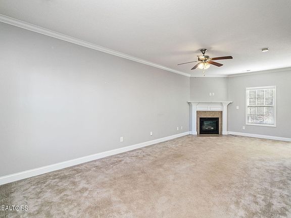 4th image of 952 Vicar Ln