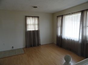 4th image of 377 Whispering Woods Dr