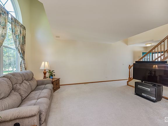 5th image of 140 E Park Ave Unit B