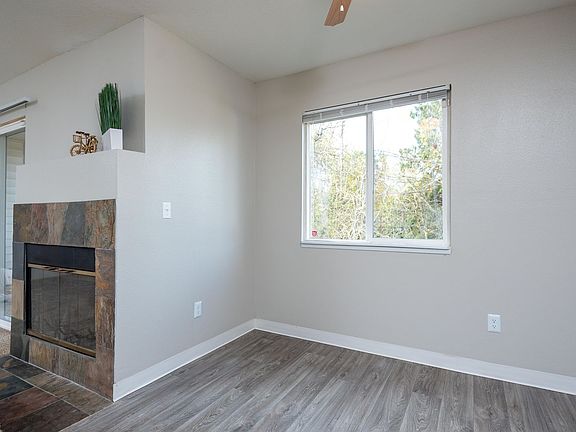 3rd image of 805 NE Kane Dr #112B