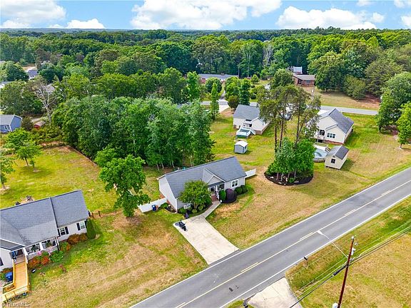 3rd image of 4319 Brown Oaks Rd