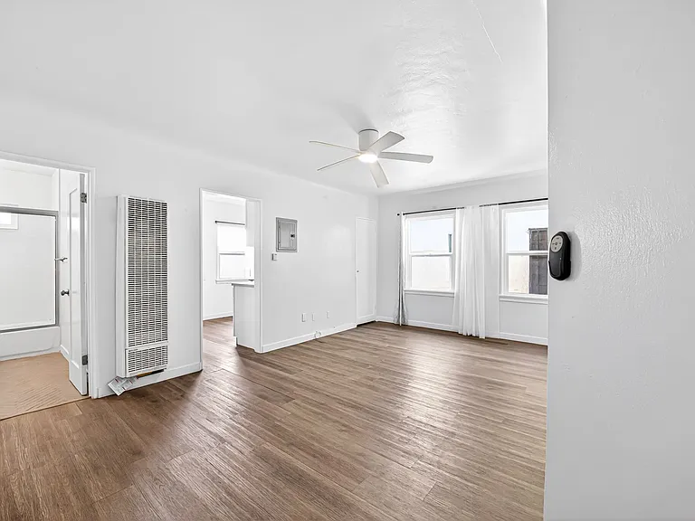636 Linden Ave — Photo 1