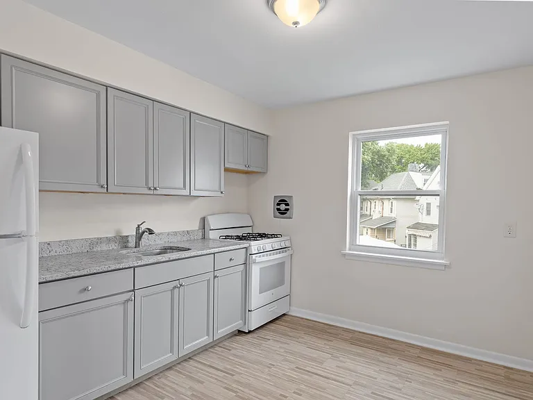 1 Oak St #150-154 — Photo 9
