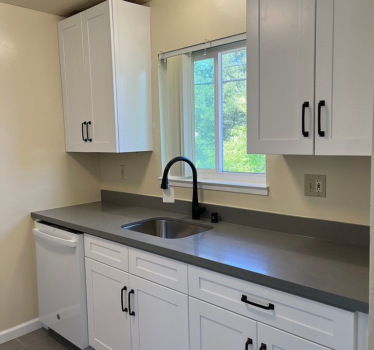 1st image of 220 College Ave APT F