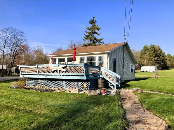 9471 Lakeshore Dr, Hammondsport, NY 14840