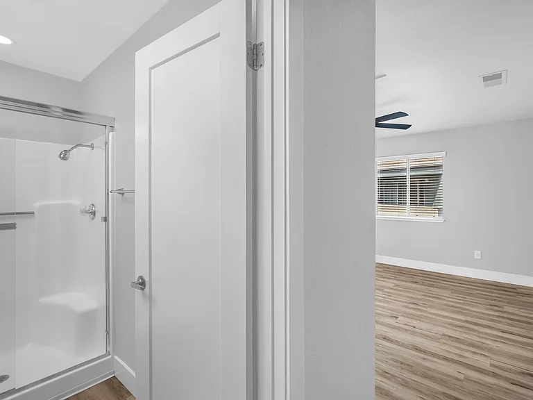 Summerview Apts — Photo 11