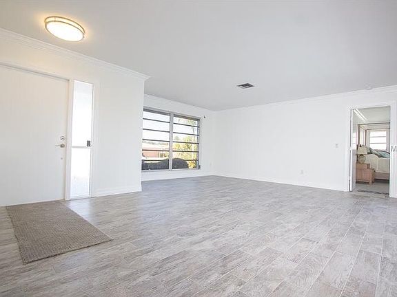 5th image of 2760 W Marion Ave