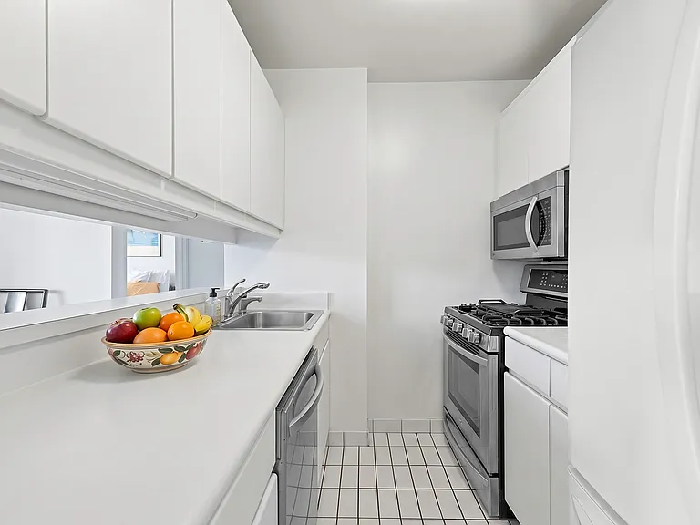 225 W 83rd St #10Z — Photo 5