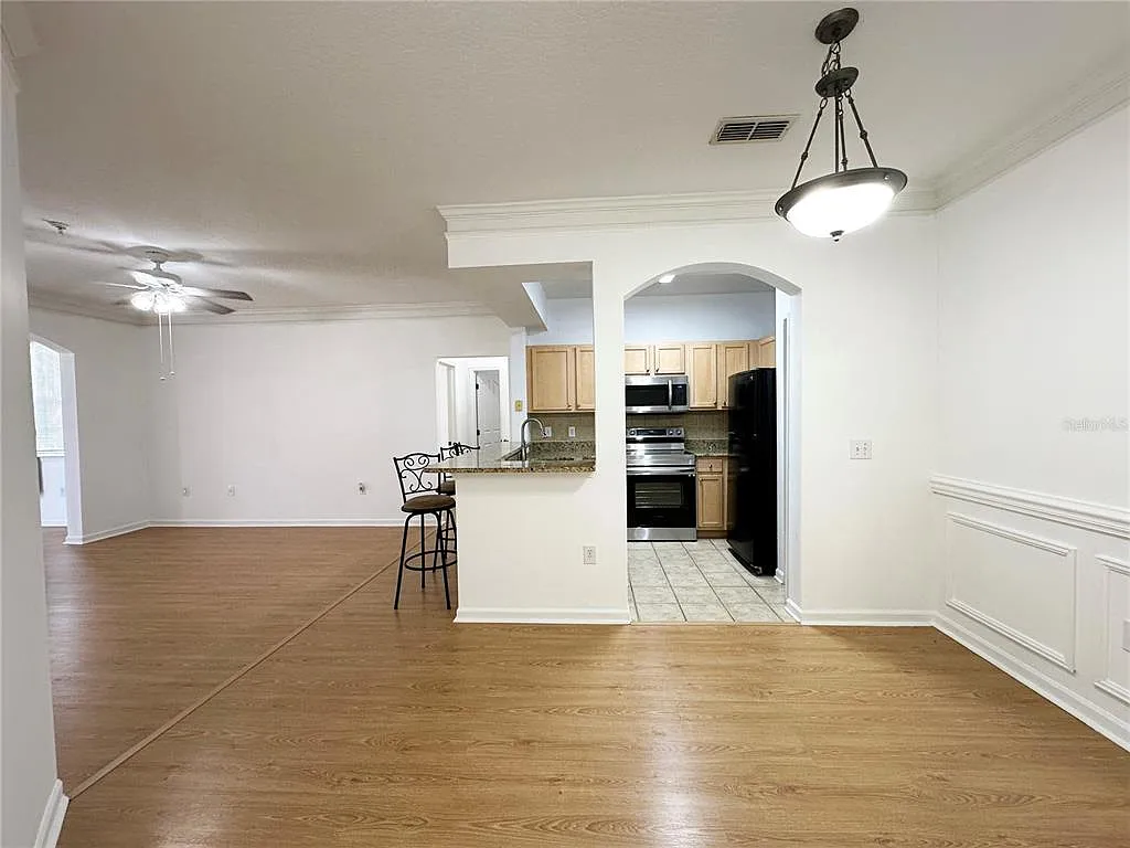 3 bed, 2.0 bath, 1270 sqft, $2,100 — Photo 4