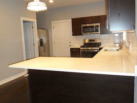 4th image of 2635 N Avers Ave #1