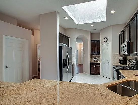 5th image of 1216 Valley Oaks Dr