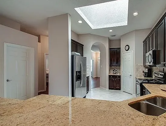 1216 Valley Oaks Dr — Photo 5