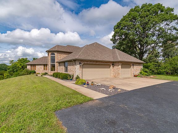 5th image of 1401 E River Oak Dr